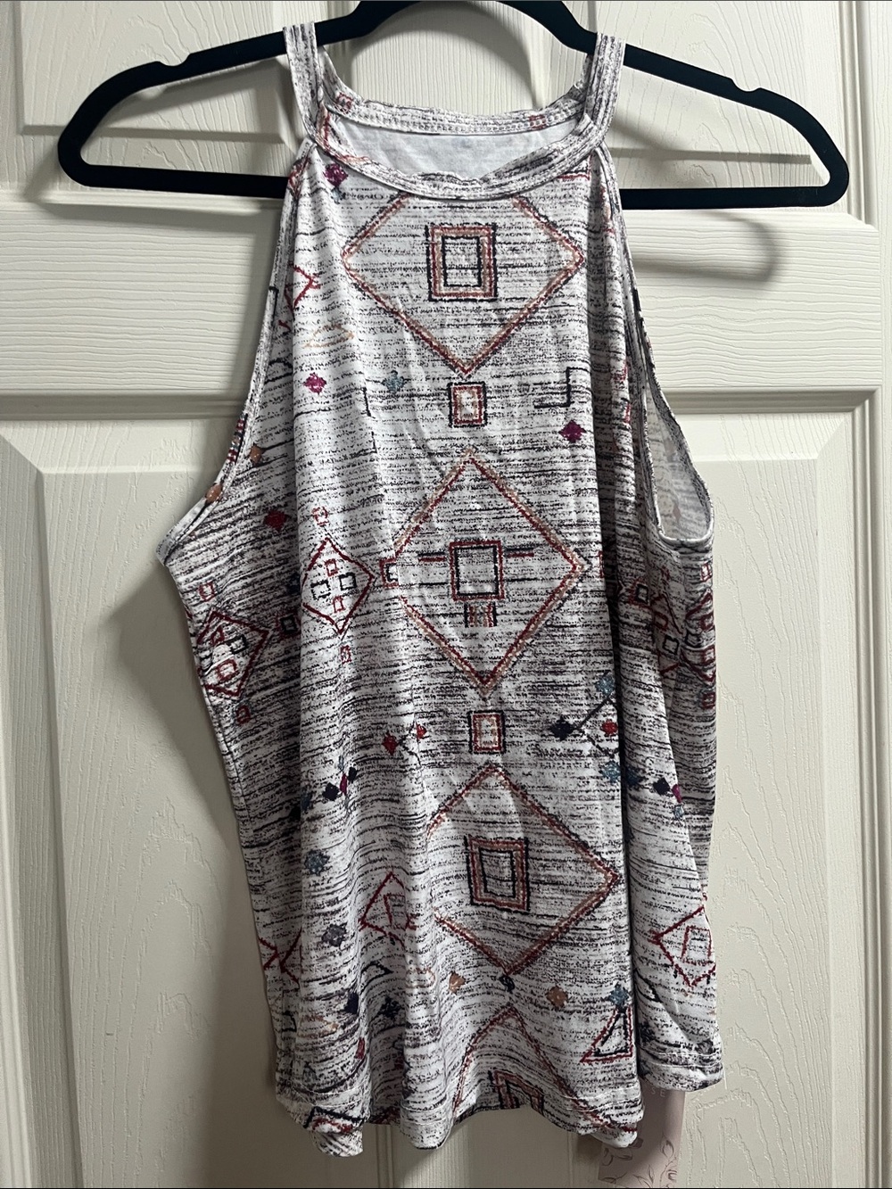 Geometric Print Racerback Tank Top - White with Maroon Accents